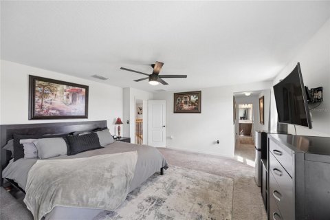 House in Haines City, Florida 5 bedrooms, 285.67 sq.m. № 2391353 - photo 12