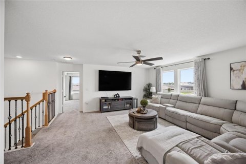 House in Haines City, Florida 5 bedrooms, 285.67 sq.m. № 2391353 - photo 22
