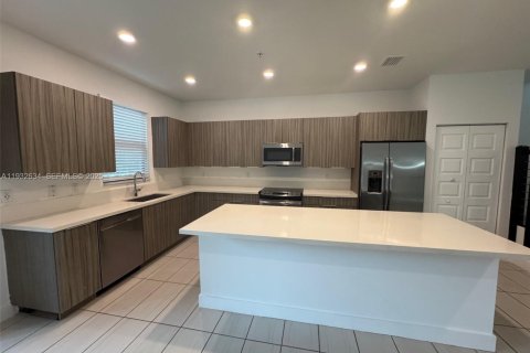 Condo in Doral, Florida, 3 bedrooms  № 1991571 - photo 4