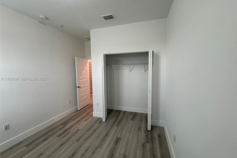 Condo in Doral, Florida, 3 bedrooms  № 1991571 - photo 13