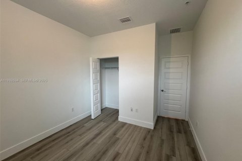 Condo in Doral, Florida, 3 bedrooms  № 1991571 - photo 12