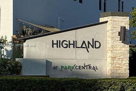 Condo in Doral, Florida, 3 bedrooms  № 1991571 - photo 1