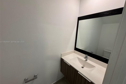 Condo in Doral, Florida, 3 bedrooms  № 1991571 - photo 8