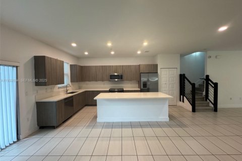 Condo in Doral, Florida, 3 bedrooms  № 1991571 - photo 3