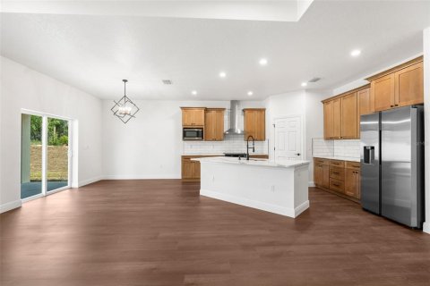 House in Weeki Wachee, Florida 4 bedrooms, 201.23 sq.m. № 1626105 - photo 3