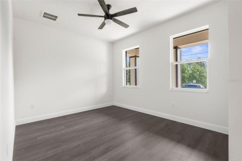 House in Weeki Wachee, Florida 4 bedrooms, 201.23 sq.m. № 1626105 - photo 6
