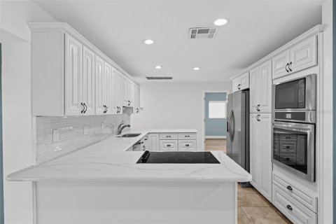 House in Lake Placid, Florida 3 bedrooms, 206.8 sq.m. № 2322416 - photo 12