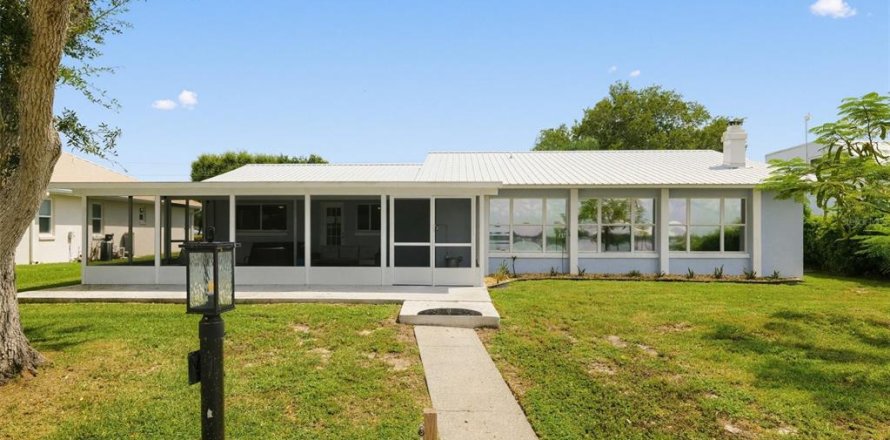 House in Lake Placid, Florida 3 bedrooms, 206.8 sq.m. № 2322416
