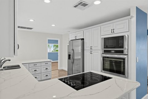 House in Lake Placid, Florida 3 bedrooms, 206.8 sq.m. № 2322416 - photo 13