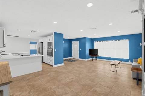 House in Lake Placid, Florida 3 bedrooms, 206.8 sq.m. № 2322416 - photo 8