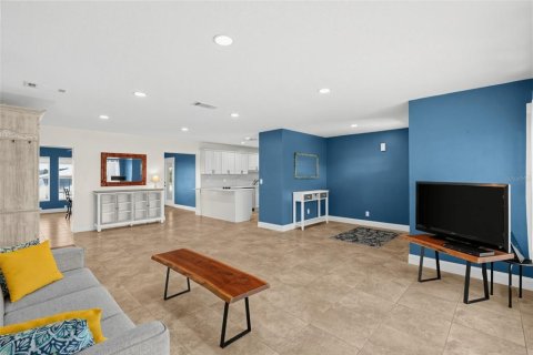 House in Lake Placid, Florida 3 bedrooms, 206.8 sq.m. № 2322416 - photo 5