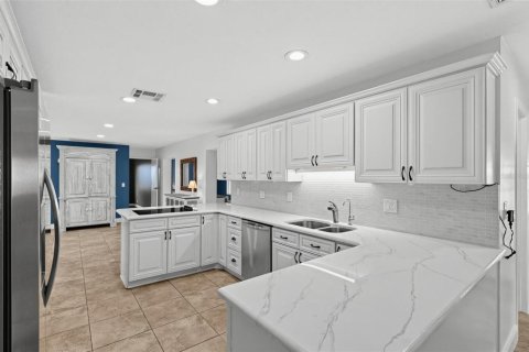 House in Lake Placid, Florida 3 bedrooms, 206.8 sq.m. № 2322416 - photo 14