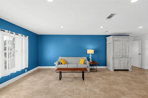 House in Lake Placid, Florida 3 bedrooms, 206.8 sq.m. № 2322416 - photo 6