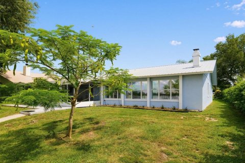 House in Lake Placid, Florida 3 bedrooms, 206.8 sq.m. № 2322416 - photo 2