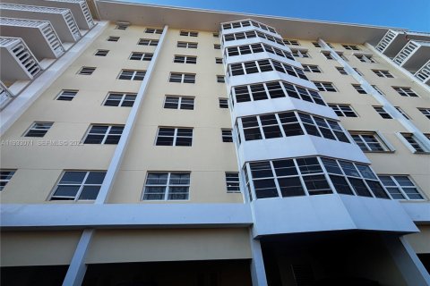 Condo in Fort Lauderdale, Florida, 2 bedrooms  № 1991229 - photo 14