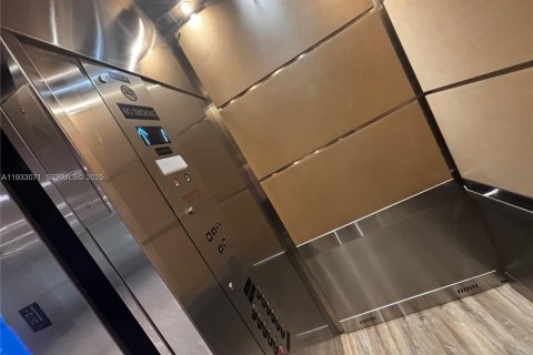 Condo in Fort Lauderdale, Florida, 2 bedrooms  № 1991229 - photo 11