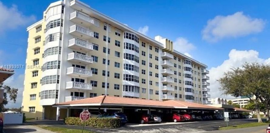 Condo in Fort Lauderdale, Florida, 2 bedrooms  № 1991229
