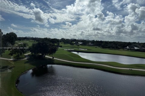 Condo in Fort Lauderdale, Florida, 2 bedrooms  № 1991229 - photo 2