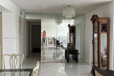 Condo in Fort Lauderdale, Florida, 2 bedrooms  № 1991229 - photo 4