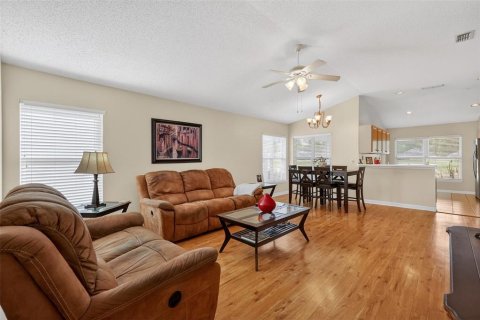 Villa ou maison à vendre à Mount Dora, Floride: 2 chambres, 134.15 m2 № 2398883 - photo 9