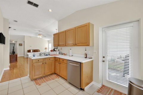 Villa ou maison à vendre à Mount Dora, Floride: 2 chambres, 134.15 m2 № 2398883 - photo 15