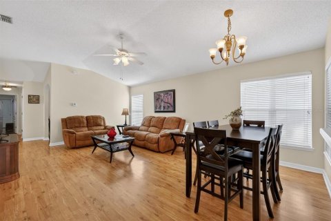 Villa ou maison à vendre à Mount Dora, Floride: 2 chambres, 134.15 m2 № 2398883 - photo 12