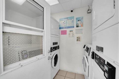 Copropriété à vendre à Fort Lauderdale, Floride: 2 chambres, 102.19 m2 № 2242907 - photo 27