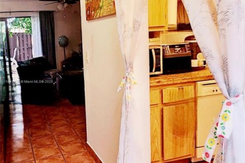 Townhouse in West Palm Beach, Florida 2 bedrooms, 107.95 sq.m. № 1852216 - photo 13