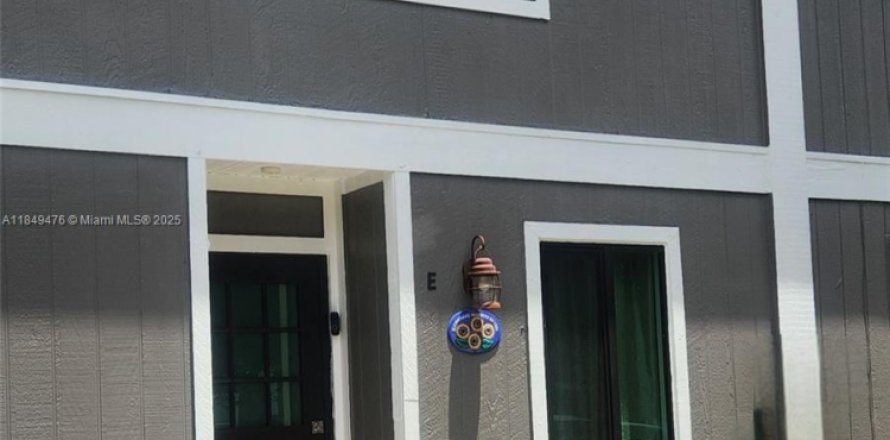 Townhouse in West Palm Beach, Florida 2 bedrooms, 107.95 sq.m. № 1852216