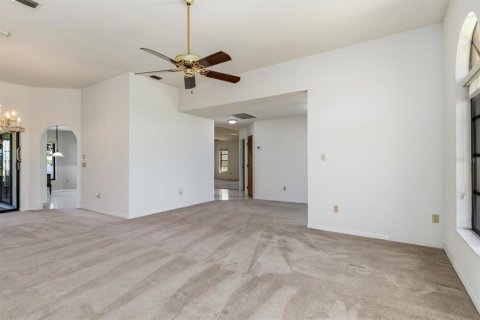 Villa ou maison à vendre à Punta Gorda, Floride: 3 chambres, 206.99 m2 № 2433225 - photo 6