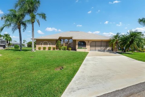 Villa ou maison à vendre à Punta Gorda, Floride: 3 chambres, 206.99 m2 № 2433225 - photo 2