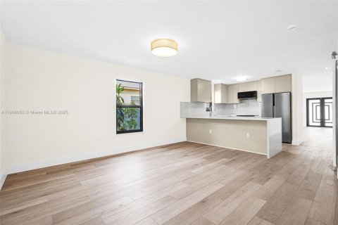 Villa ou maison à louer à Miami, Floride: 3 chambres, 139.35 m2 № 1964289 - photo 11