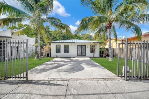 Villa ou maison à louer à Miami, Floride: 3 chambres, 139.35 m2 № 1964289 - photo 1