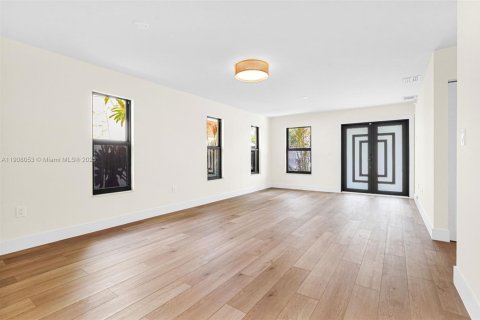 Villa ou maison à louer à Miami, Floride: 3 chambres, 139.35 m2 № 1964289 - photo 5
