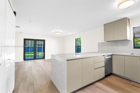 Villa ou maison à louer à Miami, Floride: 3 chambres, 139.35 m2 № 1964289 - photo 7