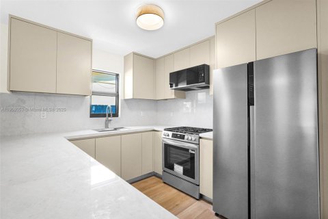 Villa ou maison à louer à Miami, Floride: 3 chambres, 139.35 m2 № 1964289 - photo 8