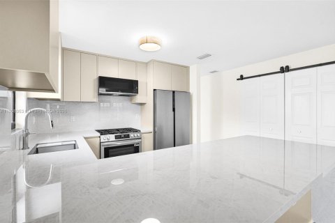 Villa ou maison à louer à Miami, Floride: 3 chambres, 139.35 m2 № 1964289 - photo 9