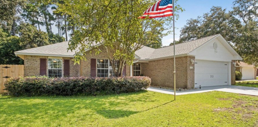 House in Navarre, Florida 4 bedrooms, 175.31 sq.m. № 590297