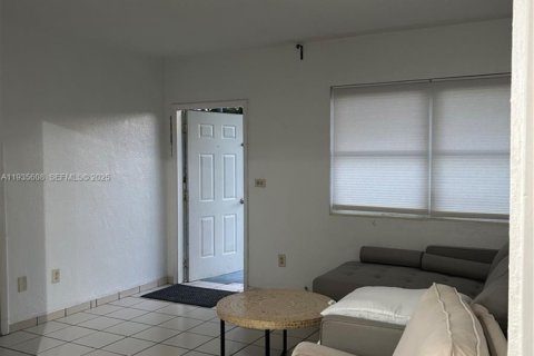 Condominio en alquiler en Miami Beach, Florida, 1 dormitorio, 63.17 m2 № 1993777 - foto 2