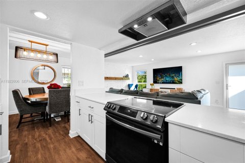 Casa en venta en Tamarac, Florida, 4 dormitorios, 159.42 m2 № 1977150 - foto 12