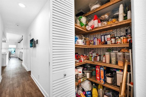 Casa en venta en Tamarac, Florida, 4 dormitorios, 159.42 m2 № 1977150 - foto 27