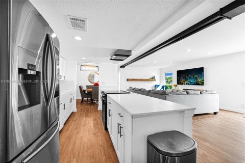 Casa en venta en Tamarac, Florida, 4 dormitorios, 159.42 m2 № 1977150 - foto 10