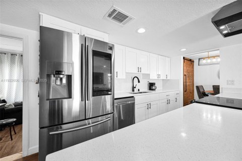 Casa en venta en Tamarac, Florida, 4 dormitorios, 159.42 m2 № 1977150 - foto 15