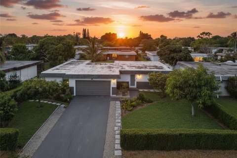 Casa en venta en Tamarac, Florida, 4 dormitorios, 159.42 m2 № 1977150 - foto 1