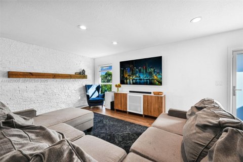 Casa en venta en Tamarac, Florida, 4 dormitorios, 159.42 m2 № 1977150 - foto 22