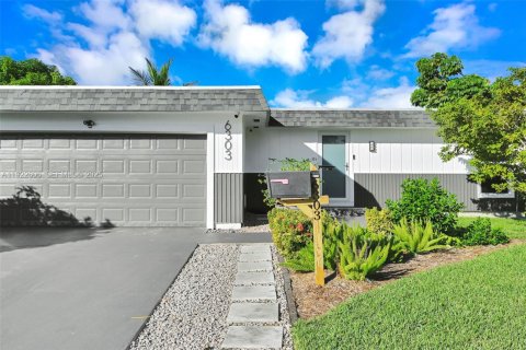 Casa en venta en Tamarac, Florida, 4 dormitorios, 159.42 m2 № 1977150 - foto 9