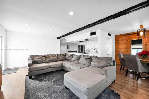 Casa en venta en Tamarac, Florida, 4 dormitorios, 159.42 m2 № 1977150 - foto 24