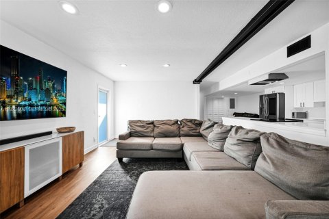 Casa en venta en Tamarac, Florida, 4 dormitorios, 159.42 m2 № 1977150 - foto 16