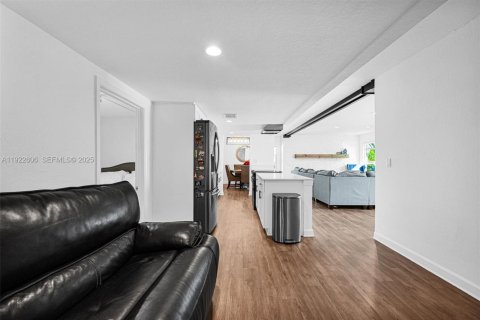 Casa en venta en Tamarac, Florida, 4 dormitorios, 159.42 m2 № 1977150 - foto 19