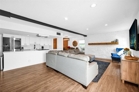 Casa en venta en Tamarac, Florida, 4 dormitorios, 159.42 m2 № 1977150 - foto 17